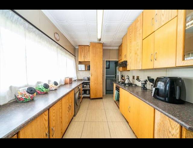 5 BEDROOM HOUSE FOR SALE IN KENLEAF